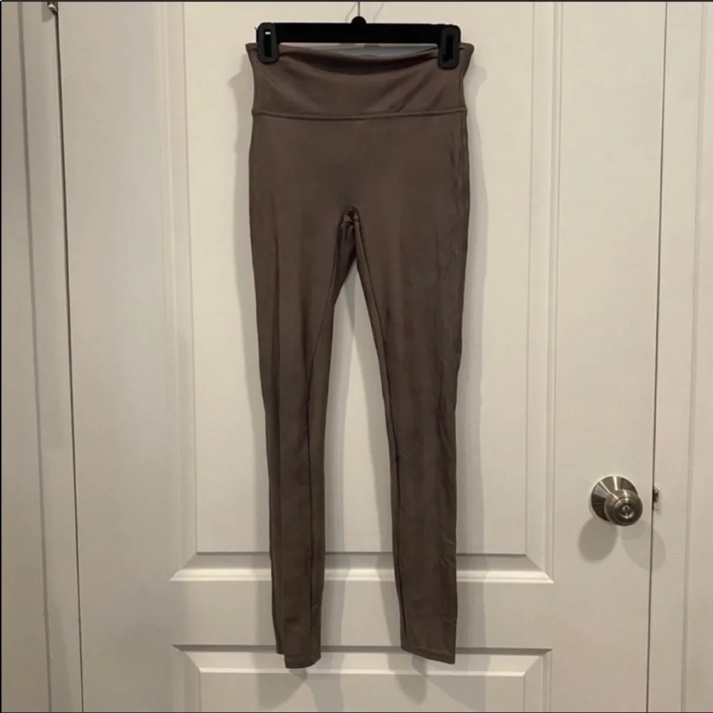 Spanx Faux Leather Leggings in Color Antique Rose - Picture 4 of 5